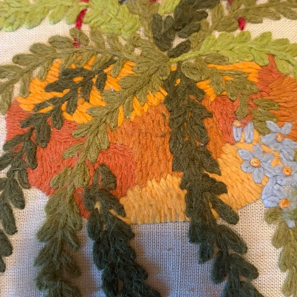 Hand-Embroidered Hanging Fern Pillow - White/Green